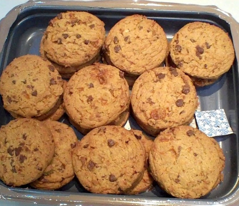 Military MRE Tray Pack, Chocolate Crunchy Peanut Butter Cookies with Chocolate Chips, Ready to Eat (UGR Component)